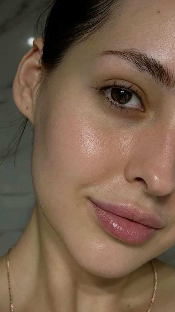 <em><strong>Is VALIRIANA GLOWCURE™ suitable for all skin types?</strong></em>